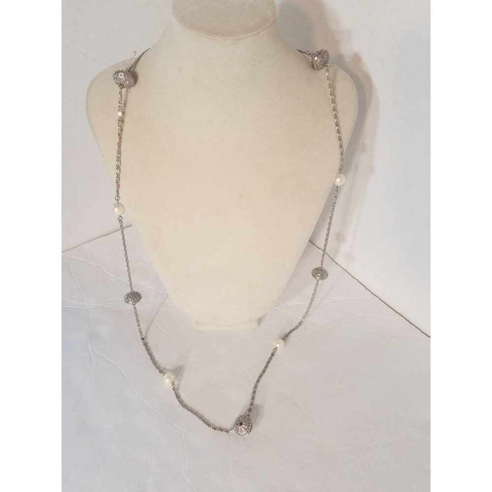 Vintage Avon WN silver tone‎ necklace